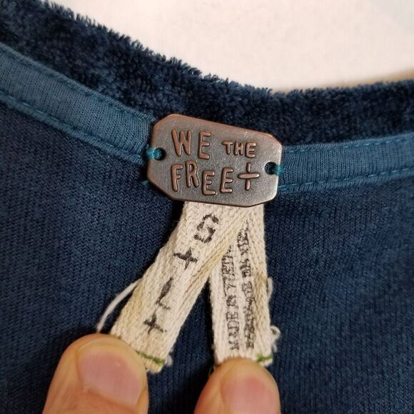 Free People We The Free Women Luxe Tee Blue Crushed Velvet Sz  L Slit Side - Picture 7 of 7